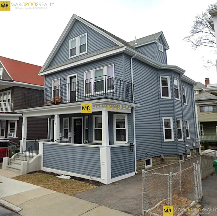 17 Berwick Rd, Unit 17 in Medford, MA - Building Photo