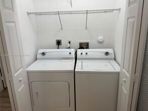 1370 W 30th St in Hialeah, FL - Building Photo - Building Photo