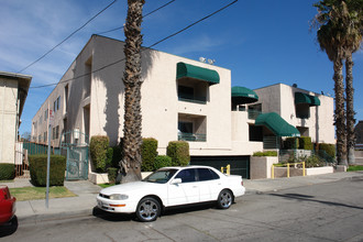 14521 Hartland St in Van Nuys, CA - Building Photo - Building Photo