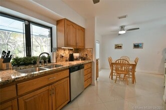 16100 SW 76th Ave in Palmetto Bay, FL - Building Photo - Building Photo