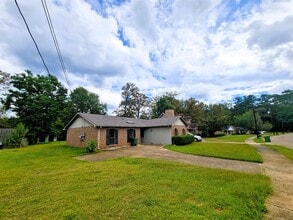 3044 Cross Creek Dr in Montgomery, AL - Building Photo - Building Photo