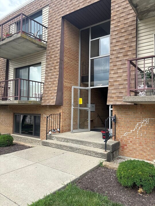6604 Hearne Rd in Cincinnati, OH - Building Photo