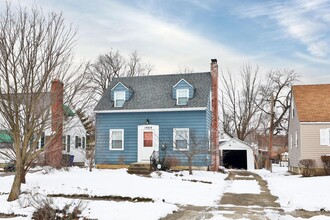 1900 Merryhill Dr in Columbus, OH - Building Photo - Building Photo