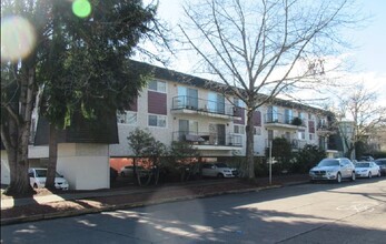 Kirkwood Apartment in Eugene, OR - Building Photo - Building Photo