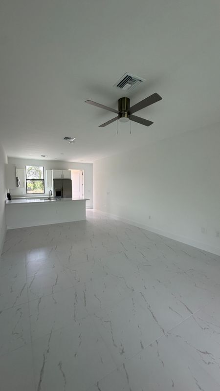 1103 Dean St E in Lehigh Acres, FL - Building Photo - Building Photo