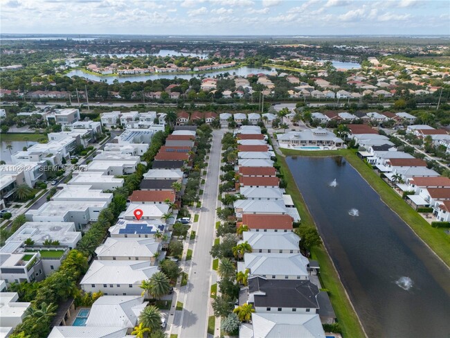 10470 NW 69th Terrace in Doral, FL - Building Photo - Building Photo