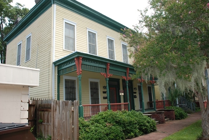 210 E Duffy St in Savannah, GA - Building Photo