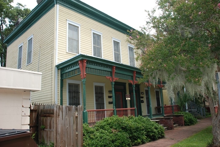 210 E Duffy St in Savannah, GA - Foto de edificio