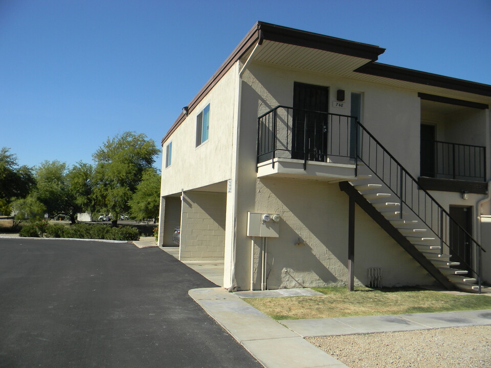 748 E Joan De Arc Ave in Phoenix, AZ - Building Photo