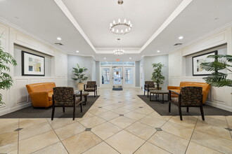 1 King Philip Dr in West Hartford, CT - Building Photo - Building Photo