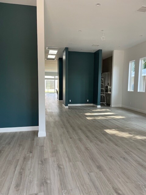 22518 Clarendon St in Woodland Hills, CA - Building Photo - Building Photo