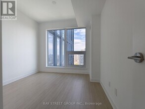 8-3918 Wellesley St W in Toronto, ON - Building Photo - Building Photo