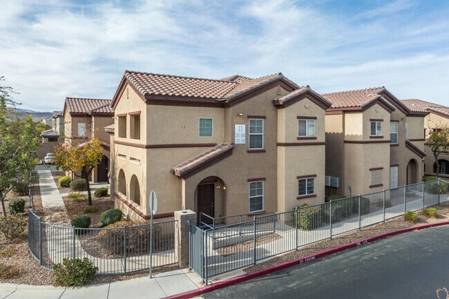 Ashton Place in Las Vegas, NV - Building Photo - Building Photo