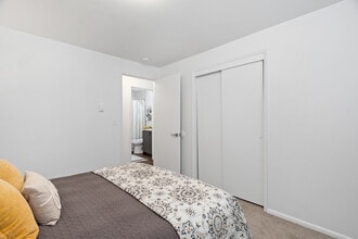 Highland Palms in Renton, WA - Building Photo - Building Photo