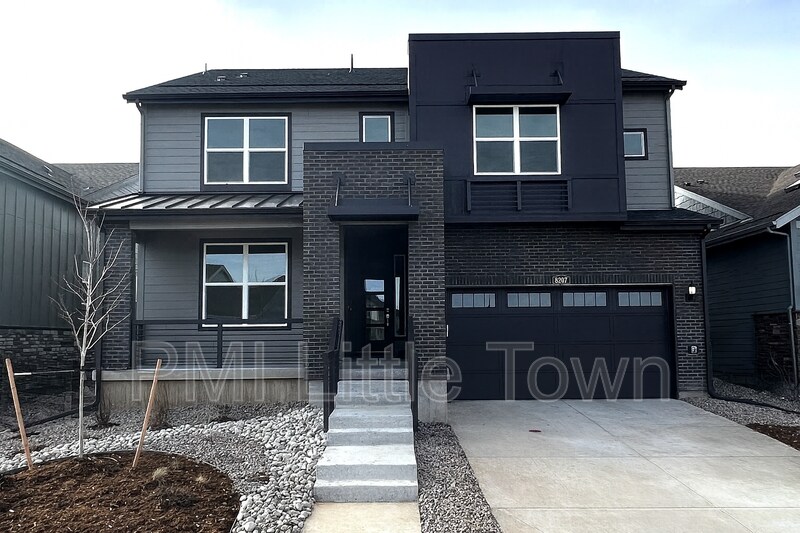 8207 Sewanee Peak St in Littleton, CO - Building Photo