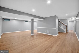 6157 Ridgemont Dr in Centreville, VA - Foto de edificio - Building Photo