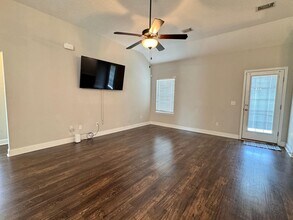 36 Wythe St in Hinesville, GA - Foto de edificio - Building Photo