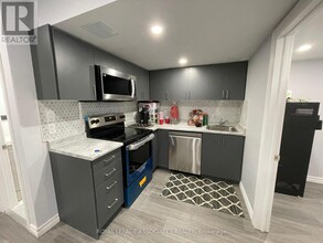 10 Andretti Cres in Brampton, ON - Building Photo - Building Photo