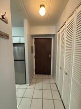 300 S Roselle Rd, Unit 307 in Schaumburg, IL - Building Photo - Building Photo