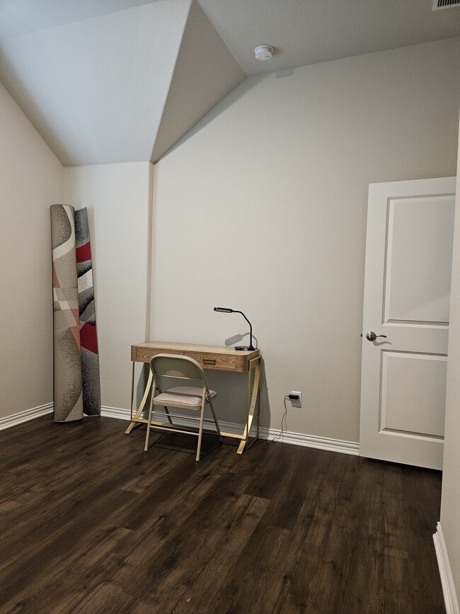 property at 3505 Chapman Cir