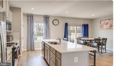 14489 Dolce Ln in Dale City, VA - Building Photo - Building Photo