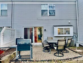 225 Port Royal Cir in Aurora, IL - Building Photo - Building Photo