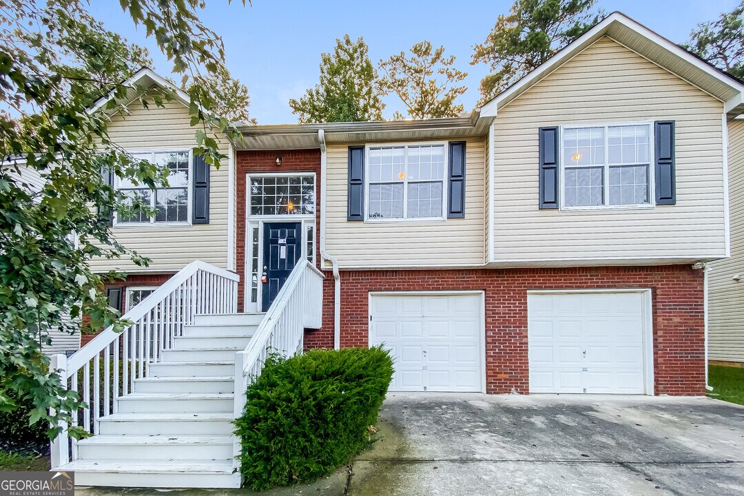 1927 Owens Trail in Rex, GA - Building Photo