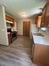 1052 S Hillcrest Ave in Springfield, MO - Building Photo - Building Photo