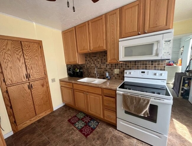 409 N St in Neligh, NE - Building Photo - Building Photo