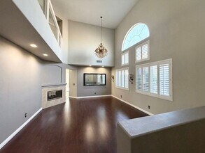 2729 Sweet Willow Ln in Las Vegas, NV - Building Photo - Building Photo