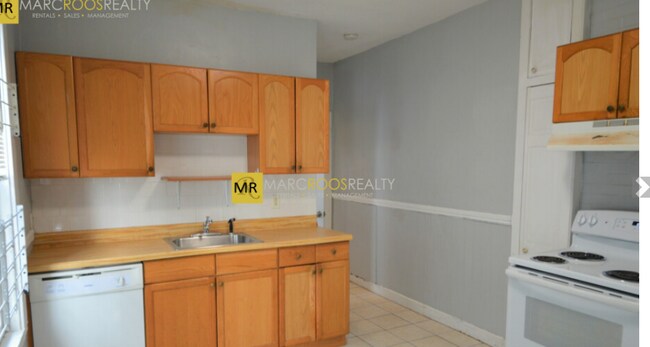 31 Chester St, Unit 1 in Boston, MA - Foto de edificio - Building Photo