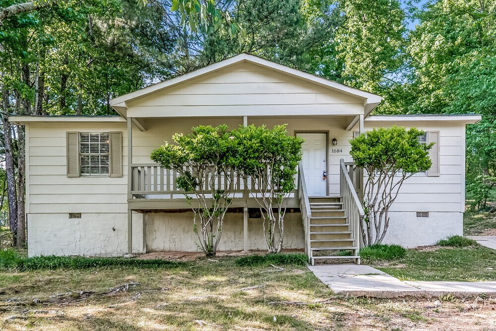 1684 Brewster Rd in Birmingham, AL - Building Photo