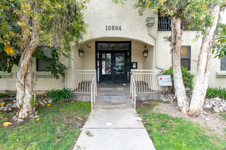 10894 Olinda St in Sun Valley, CA - Building Photo - Building Photo