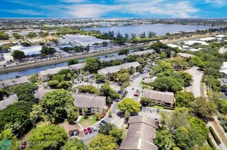 3083 N Oakland Forest Dr in Oakland Park, FL - Building Photo - Building Photo