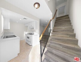 14112 Delano St in Los Angeles, CA - Building Photo