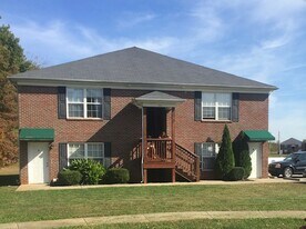 108 Kenilworth Ct, Unit 108 KENILWORTH in Radcliff, KY - Building Photo
