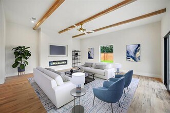 1224 S Pine St in Grapevine, TX - Building Photo - Building Photo