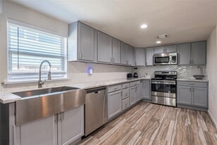 909 32nd St in Galveston, TX - Building Photo