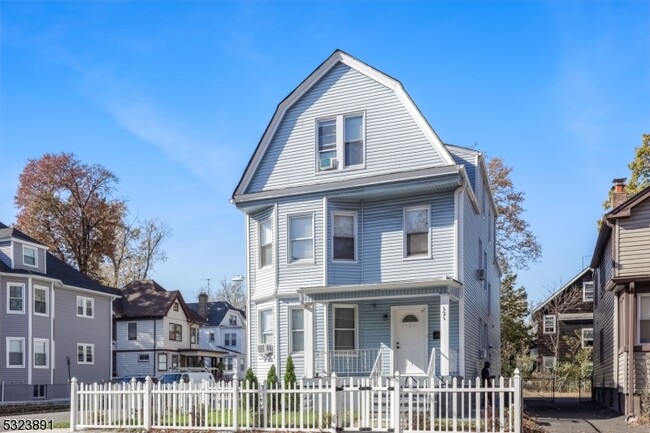 121 Sanford St in East Orange, NJ - Foto de edificio - Building Photo