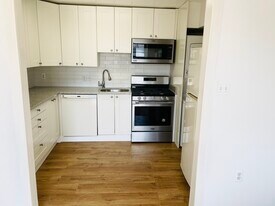 1908 Wilson Ln, Unit 202 in McLean, VA - Building Photo