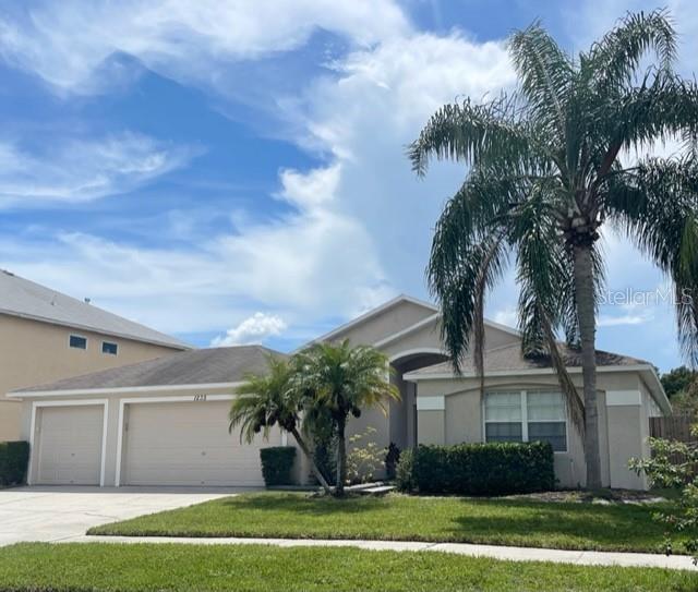 1235 Yardley Dr in Wesley Chapel, FL - Building Photo