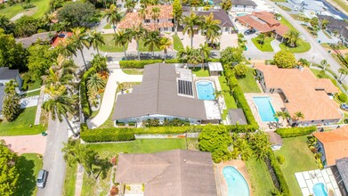 7345 N Oakmont Dr in Hialeah, FL - Building Photo - Building Photo