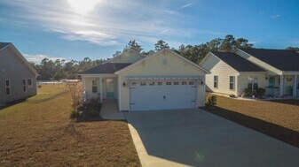 4458 Maritime Oak Dr in Southport, NC - Building Photo