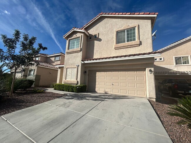 8841 Blue Wolf St in Las Vegas, NV - Foto de edificio - Building Photo