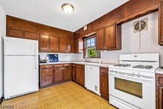 124 Franklin St in Elmwood Park, NJ - Building Photo - Building Photo