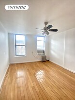7 Spring St in New York, NY - Building Photo
