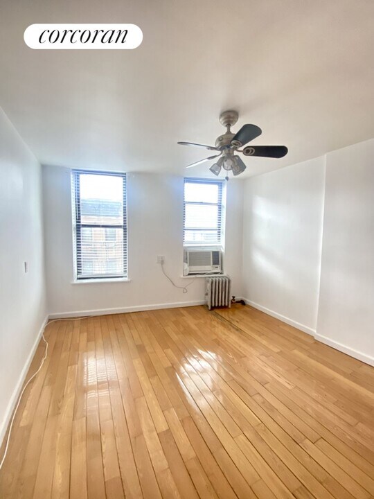 7 Spring St in New York, NY - Building Photo