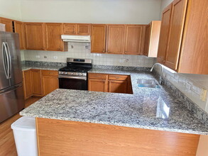 1006 Rosefield Ln in Aurora, IL - Building Photo - Building Photo