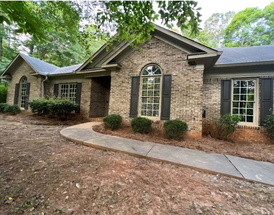 585 Cecily Dr in Fortson, GA - Building Photo