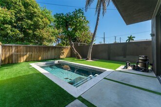 227 NW 39th St in Miami, FL - Building Photo - Building Photo